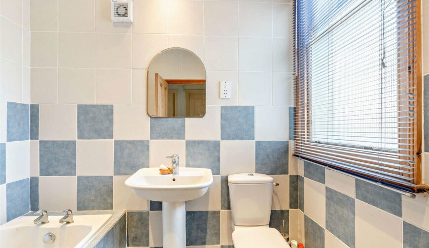 14 Porthill Gardens - Bathroom