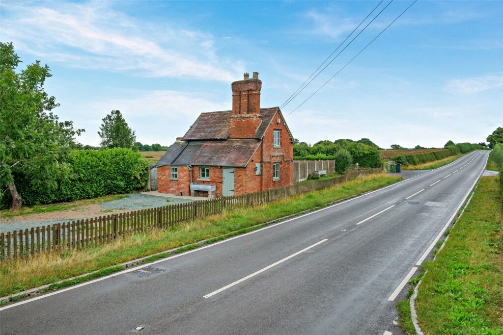 Squirrel Cottage, Shrewsbury Road - 16