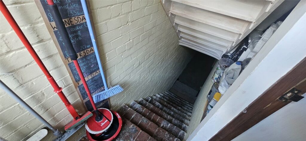 2 Dale Street - Picture No. 31