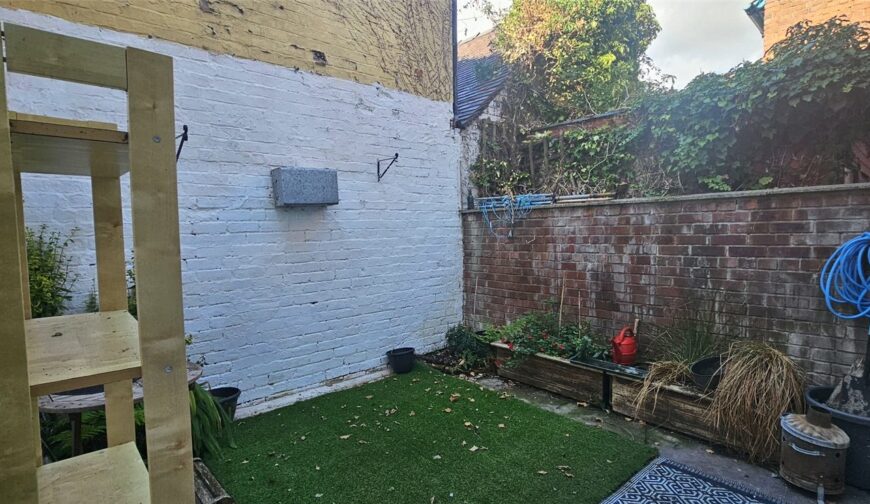 2 Dale Street - Picture No. 34