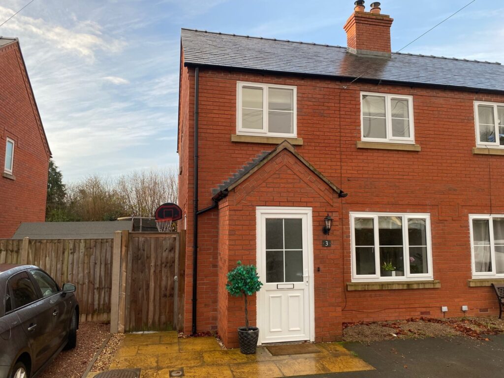 3 Maes Penrhyn, Four Crosses - Picture No. 18