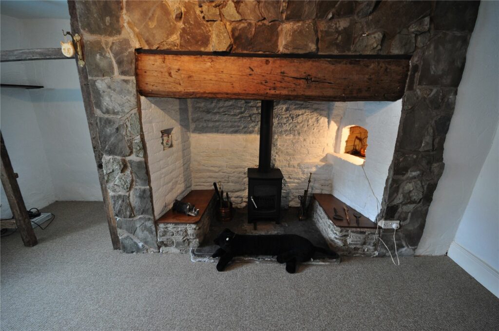 32 High Street - Picture No. 02