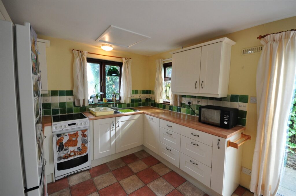 32 High Street - Picture No. 05