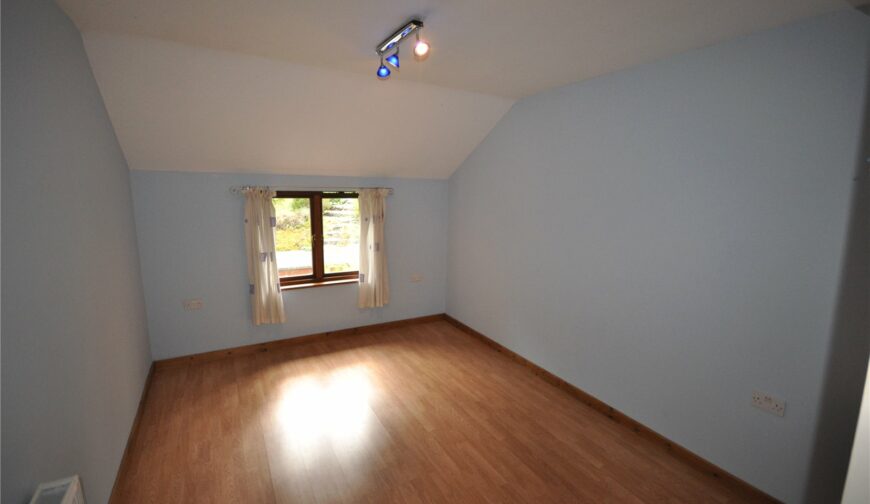 32 High Street - Picture No. 06