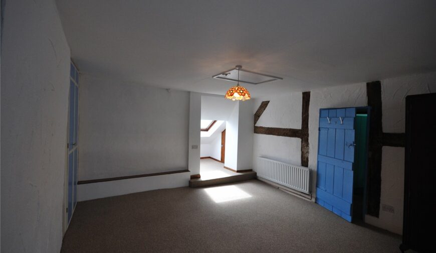 32 High Street - Picture No. 08