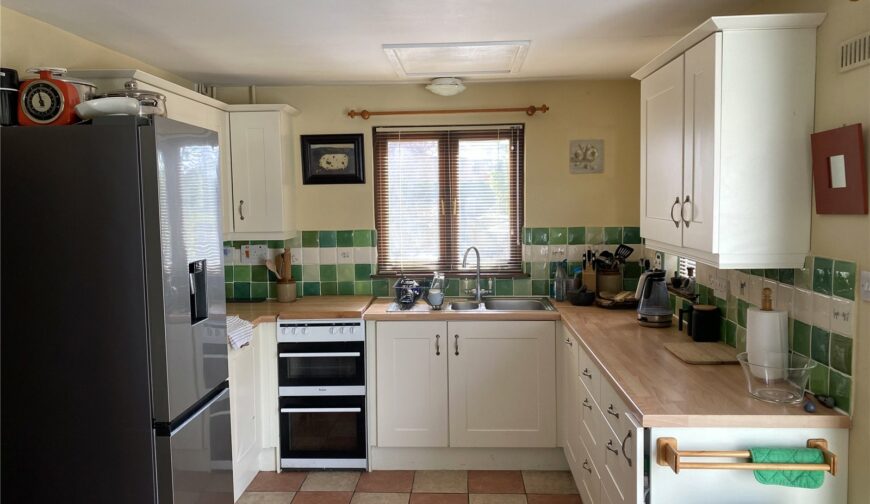 32 High Street - Picture No. 16