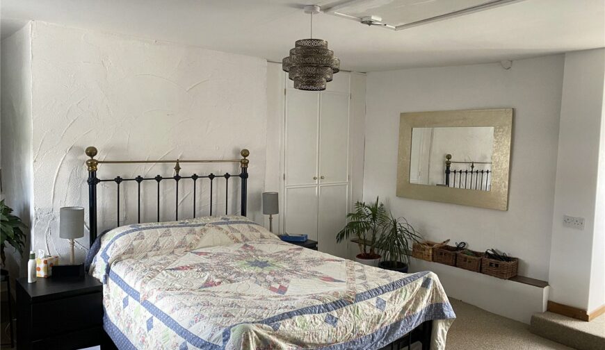 32 High Street - Picture No. 19