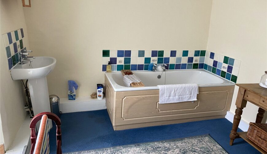 32 High Street - Picture No. 21