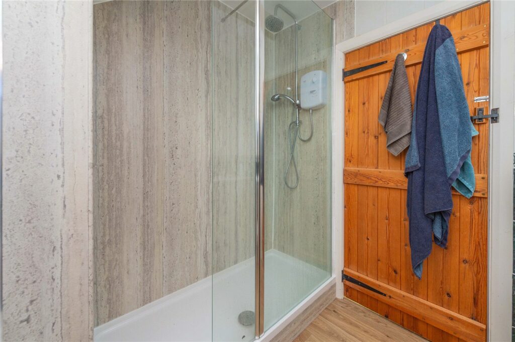 3 The Square - Picture No. 66