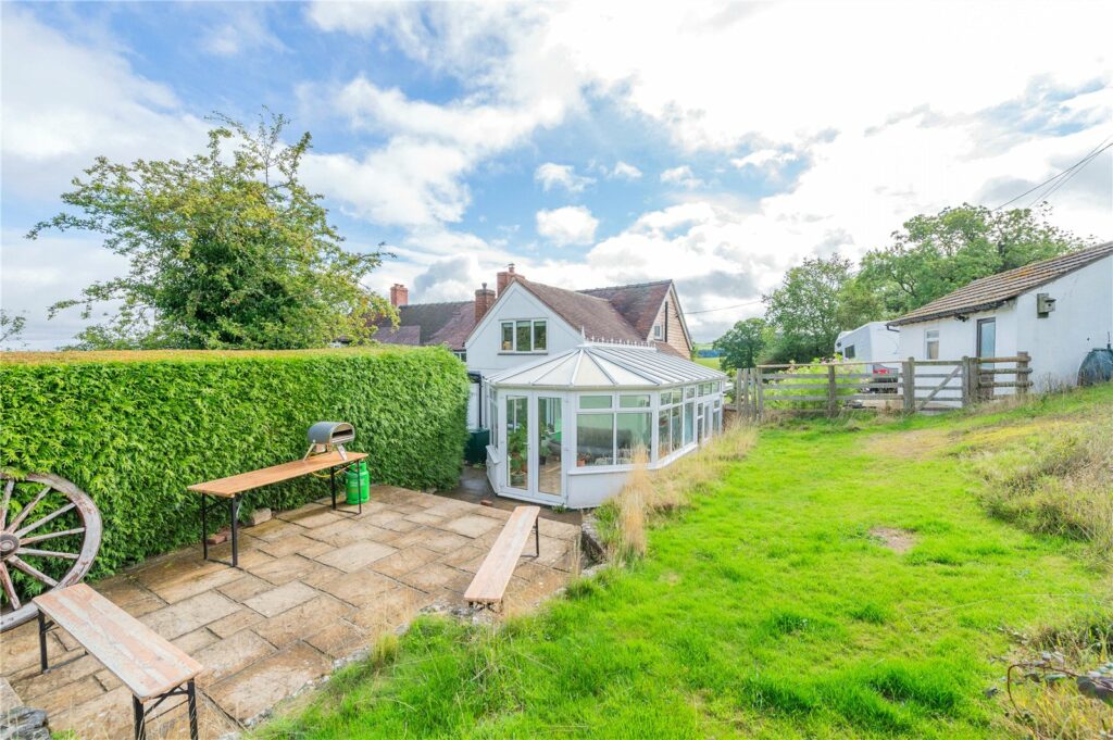 3 The Square - Picture No. 86