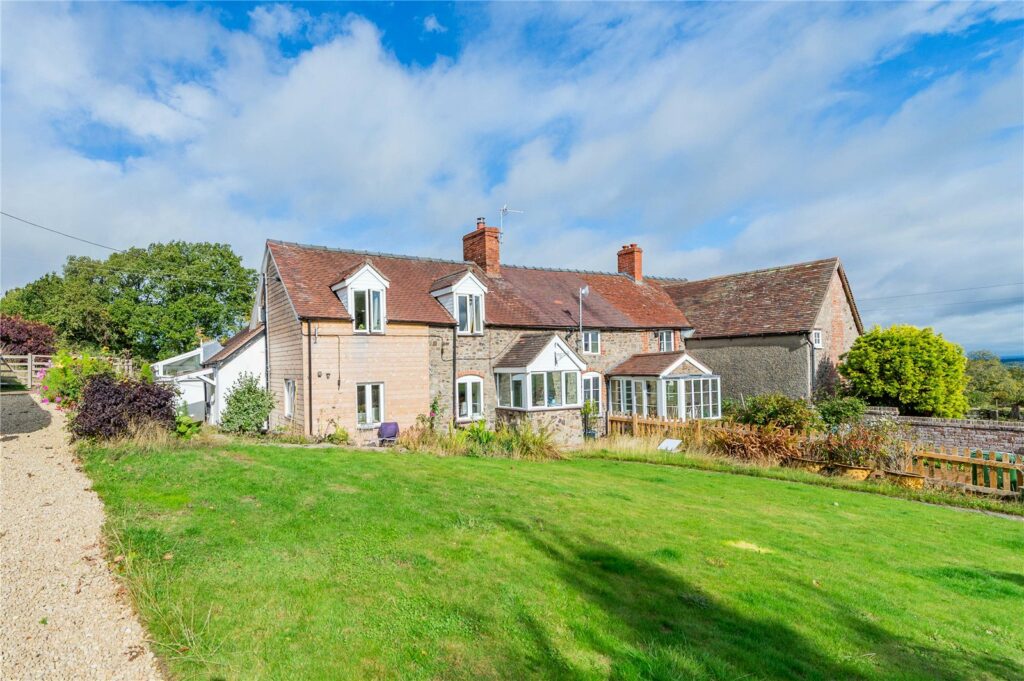 3 The Square - Picture No. 92