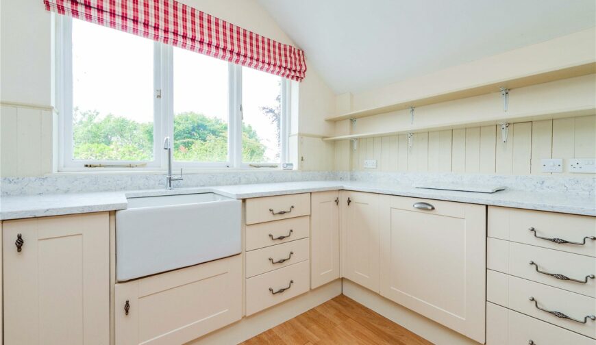 37 Gravel Hill - Picture No. 72