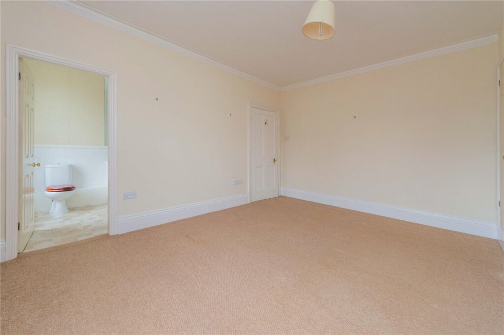 37 Gravel Hill - Picture No. 97