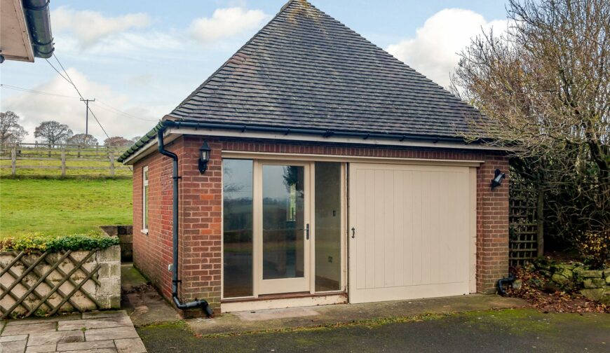 Broadway, Hillgates - Picture No. 03