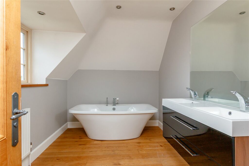 Broadway, Hillgates - Picture No. 11