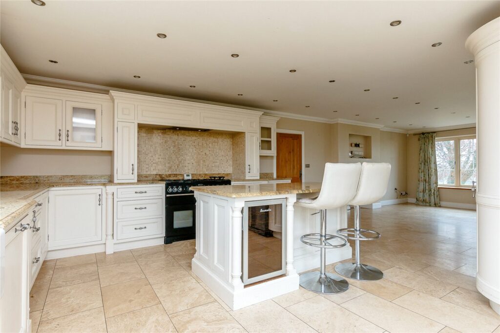 Broadway, Hillgates - Picture No. 17