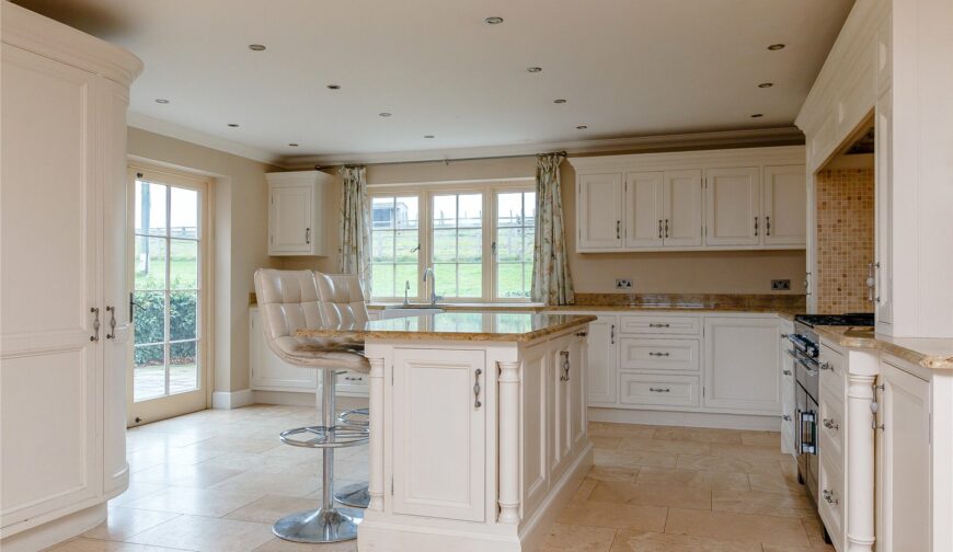 Broadway, Hillgates - Picture No. 35