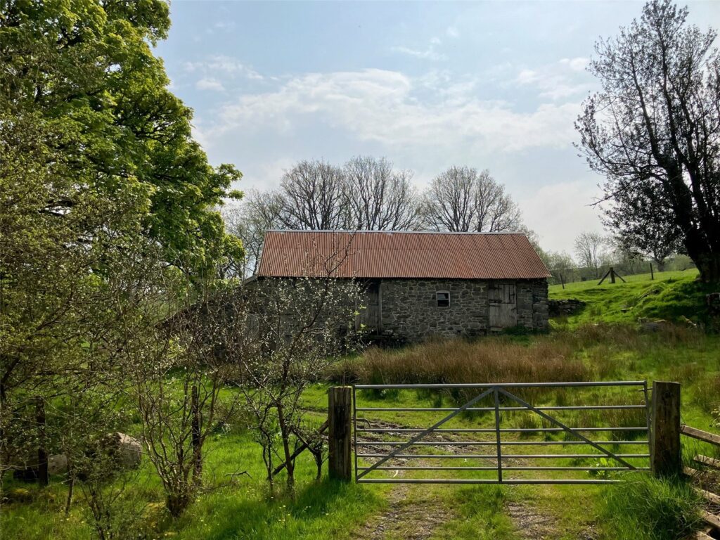 Hafod Barn, Llangadfan - Picture No. 01