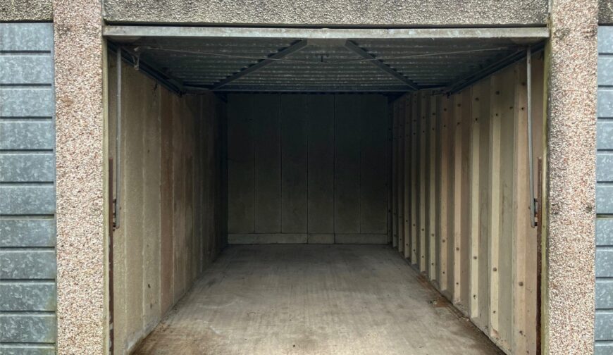 Garage, Jockey Field - Picture No. 03