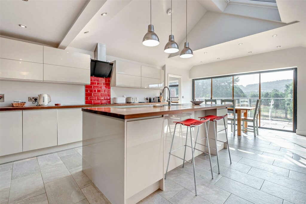 Yonder Castle Hill, Harley - Kichen