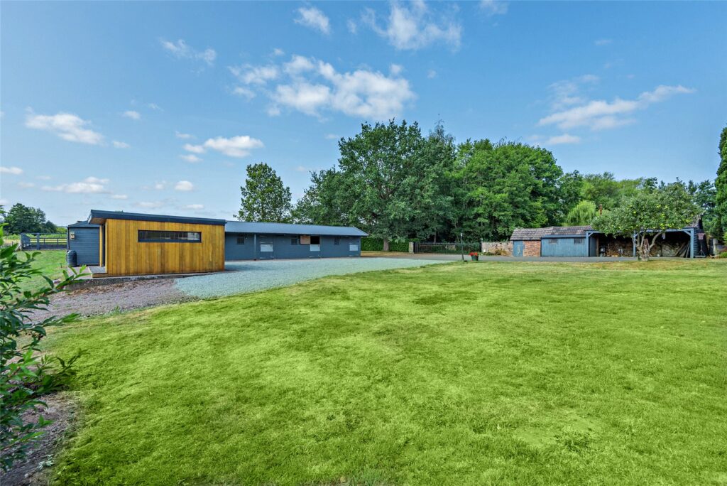 Yonder Castle Hill, Harley - Equestrian