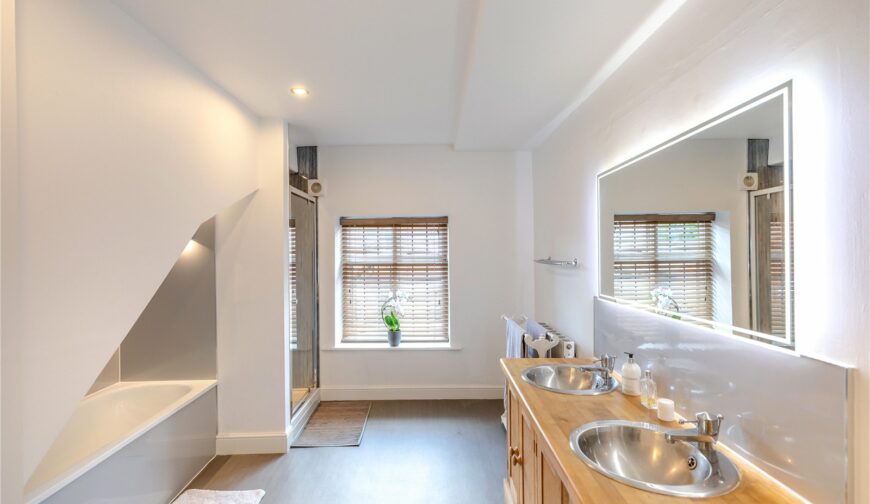 South Park, Abbey Foregate - Bathroon