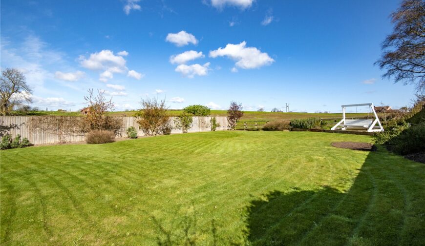 4 Highfield - Picture No. 13