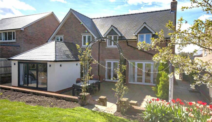 4 Highfield - Picture No. 25