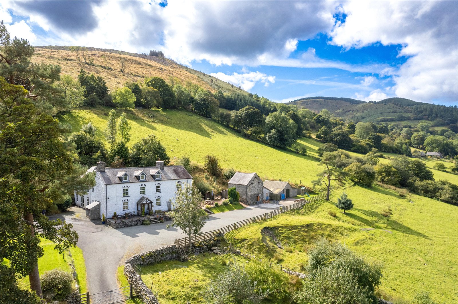 Magnificent views, idyllic location