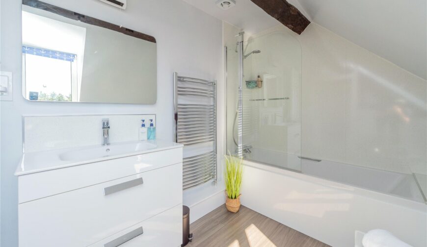 Bank House, Astley - Bathroom