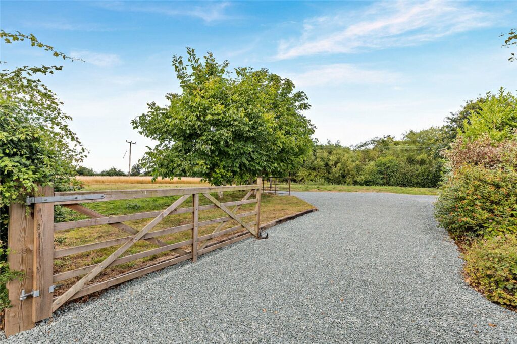 Broomfield Villa, Broomfields - Approach