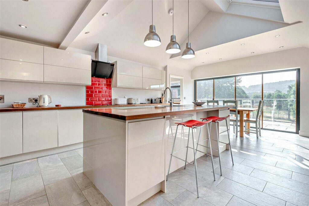 Paddock and Pool Yonder Castle Hill, Harley - Kichen