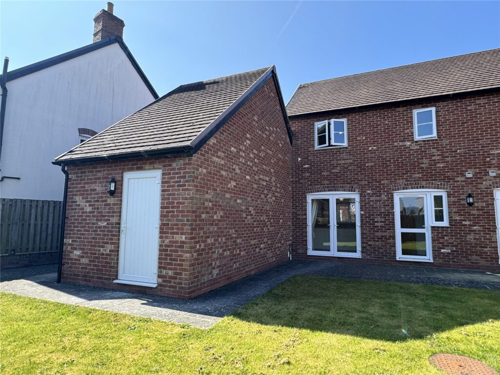 10 Melrose Crescent - Picture No. 33