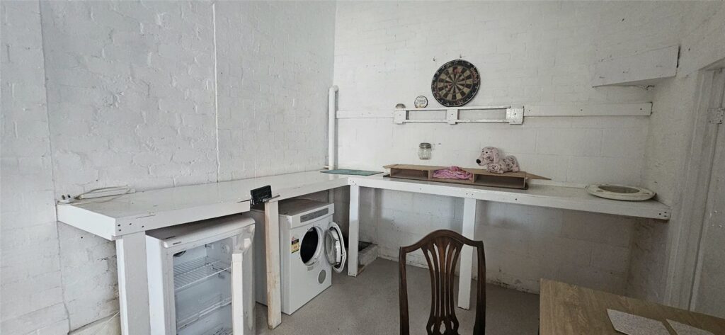 2 Dale Street - Picture No. 32