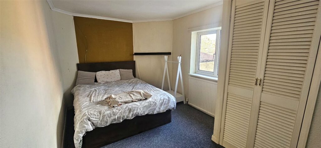 2 Dale Street - Picture No. 45