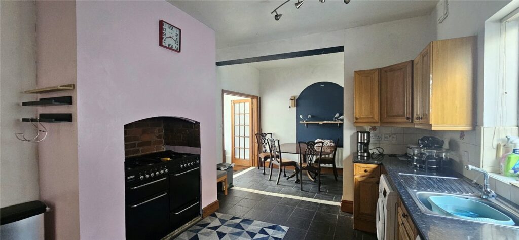 2 Dale Street - Picture No. 48