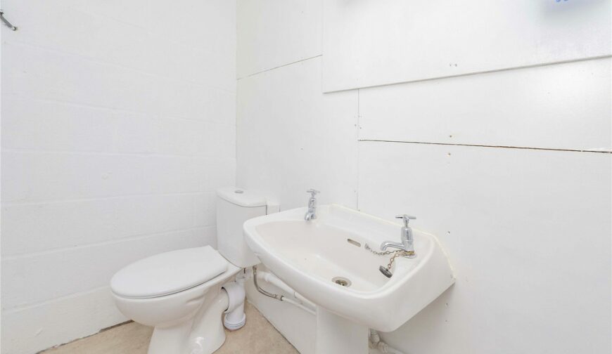 2 Parton Wood, Winnington - Picture No. 18