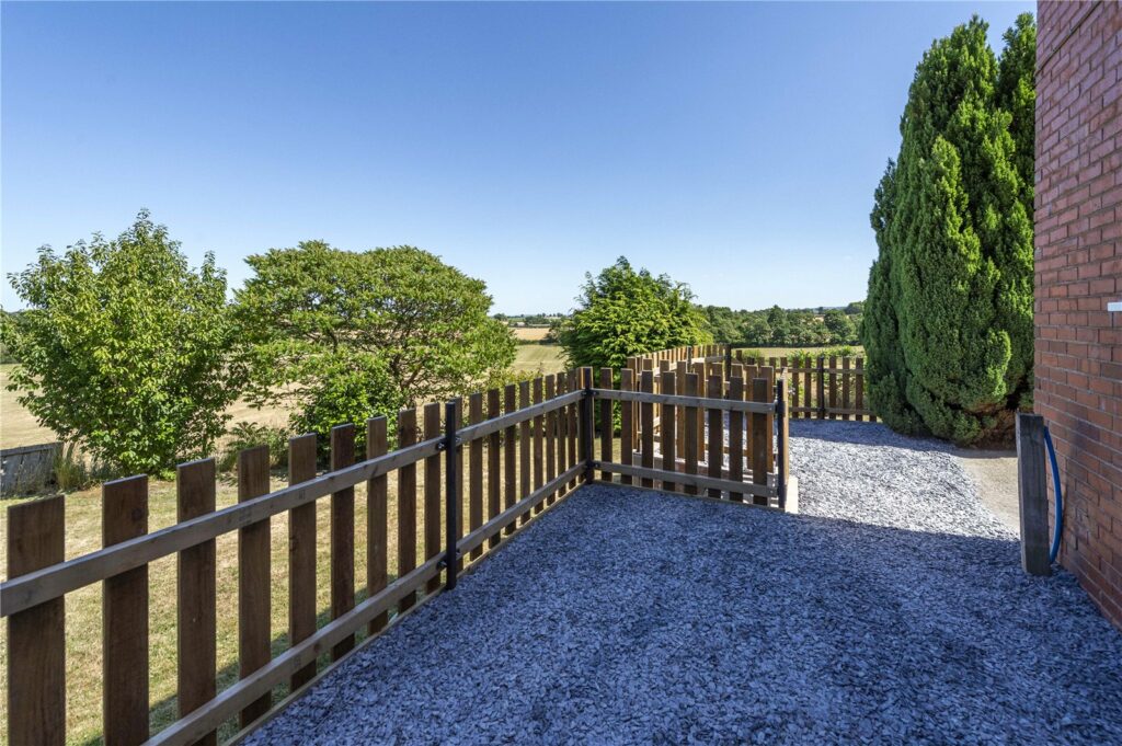 2 Parton Wood, Winnington - Picture No. 21