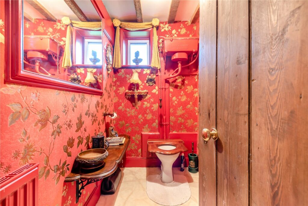 Golding Hall - Picture No. 04