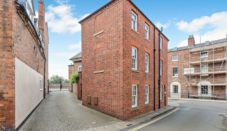 Apartment 2, Crescent House - Picture No. 02