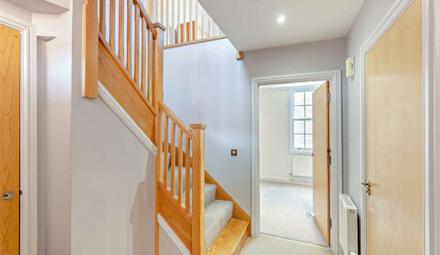 Apartment 2, Crescent House - Picture No. 15