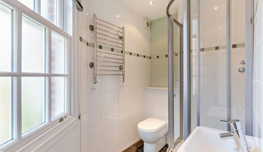 Apartment 2, Crescent House - Picture No. 19