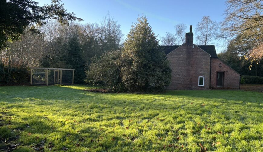 Brosters Cottage, Sugnall - Picture No. 06