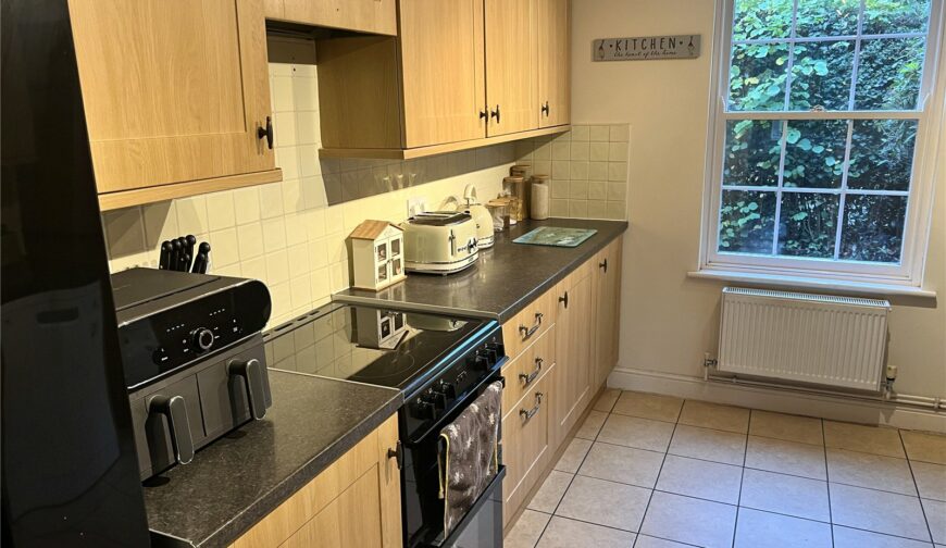 Brosters Cottage, Sugnall - Picture No. 11