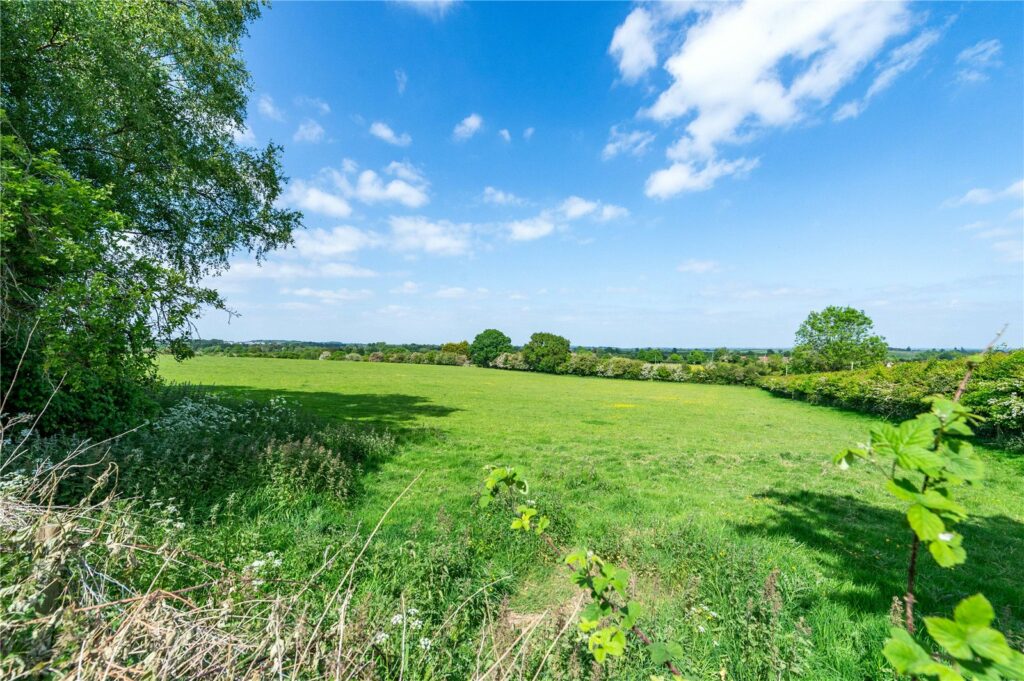 Windmill Farm Bungalow, Sutton Common - Picture No. 07