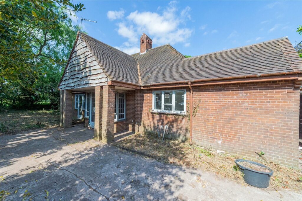 Windmill Farm Bungalow, Sutton Common - Picture No. 04