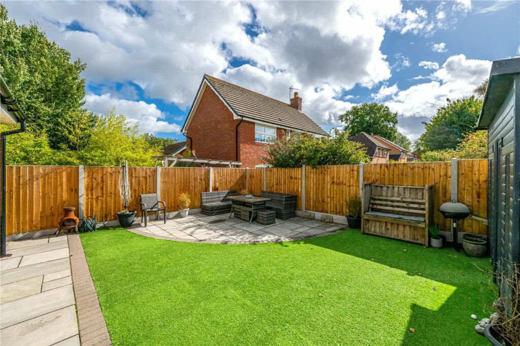 12 Blashfield Road - Picture No. 16