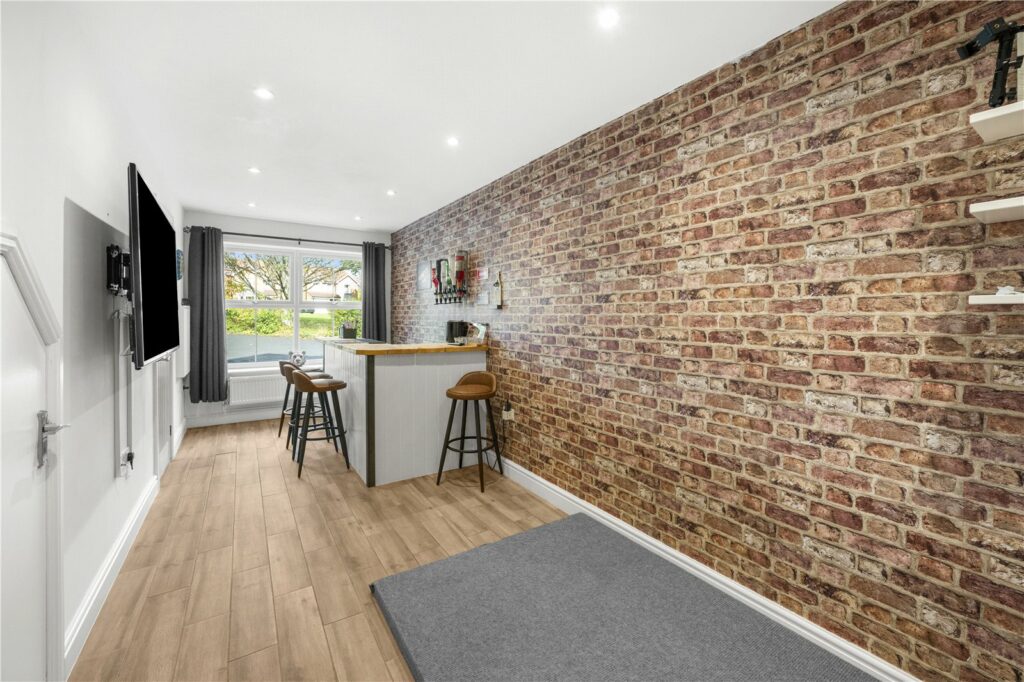 12 Blashfield Road - Picture No. 07