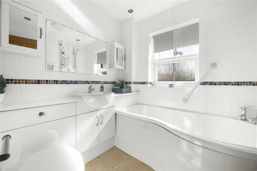 12 Blashfield Road - Picture No. 13