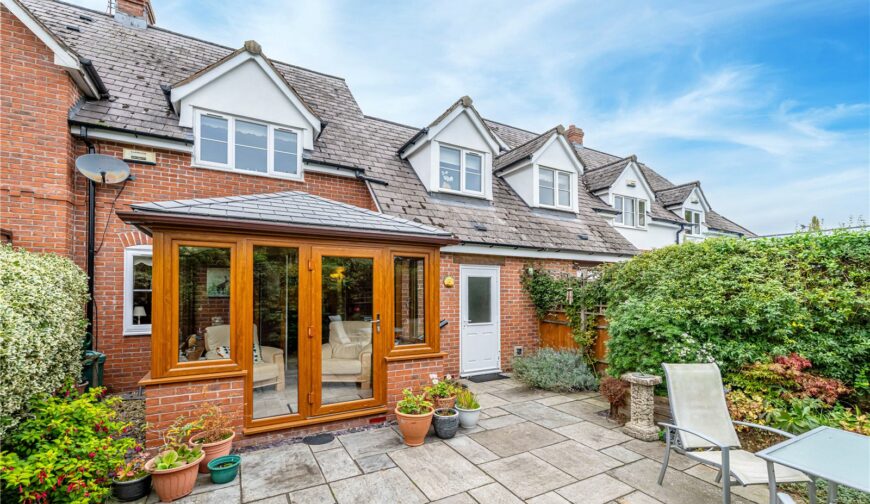 Motte Cottage, St. Marys Walk - Picture No. 02